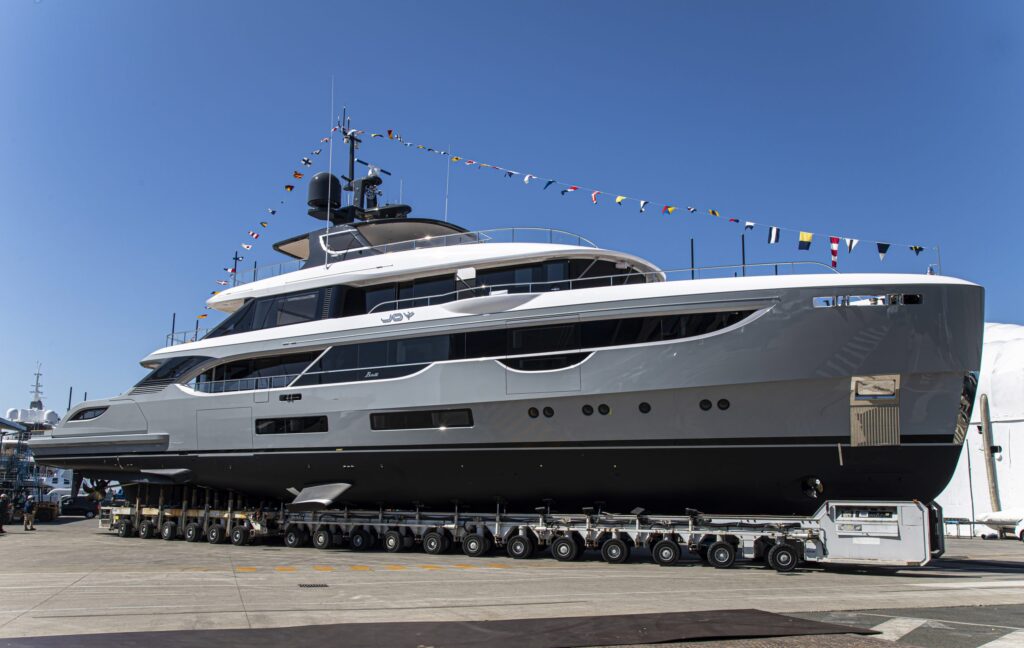 Benetti Oasis 40M